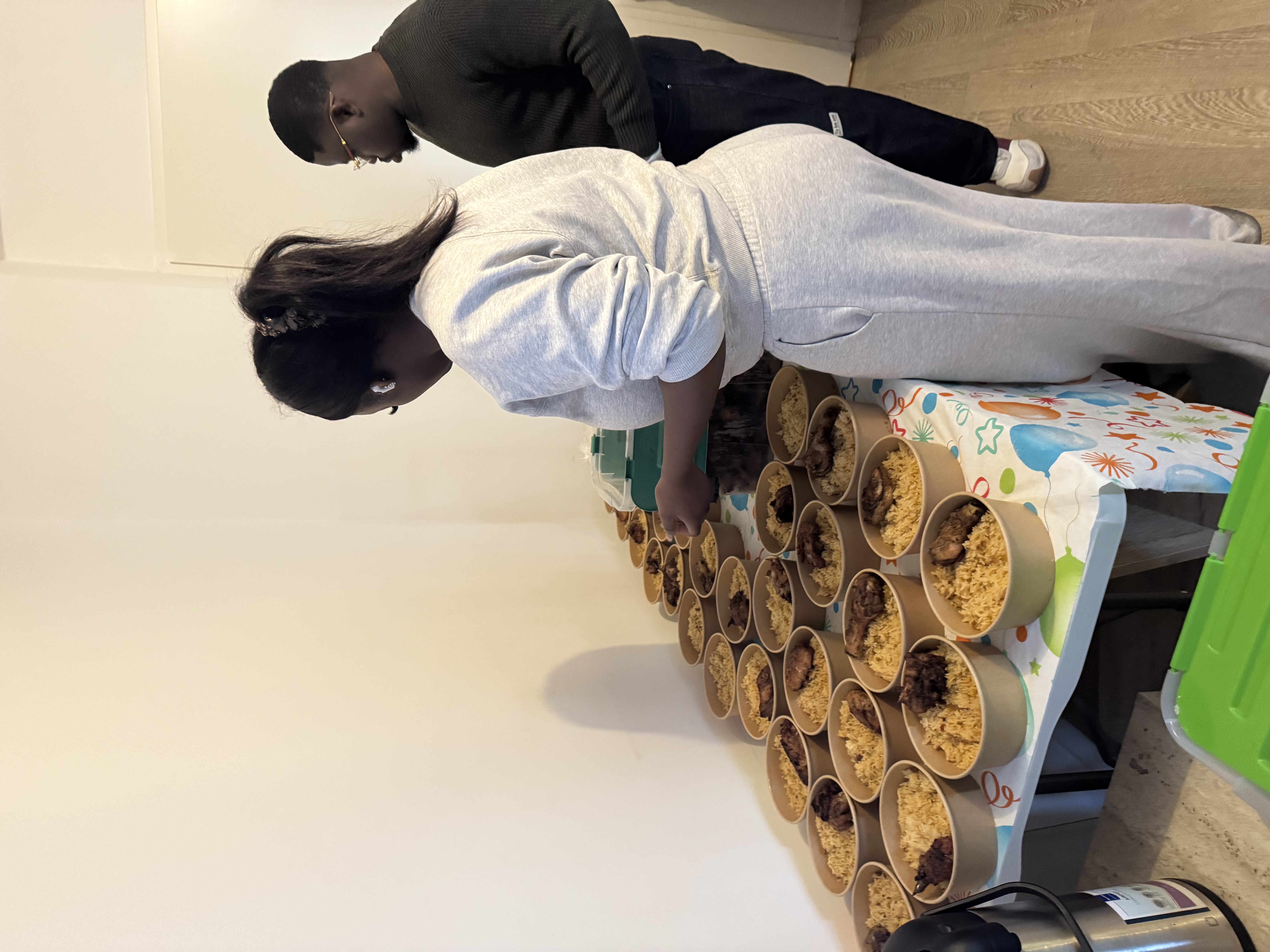 Moment de solidarité lors d'une action de l'association